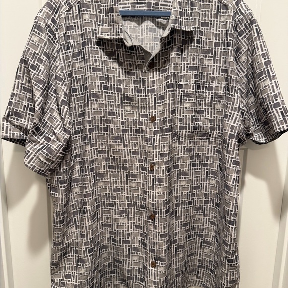 Tommy Bahama Other - Tommy Bahama Gray and White Geometric Short-Sleeve Button-Down